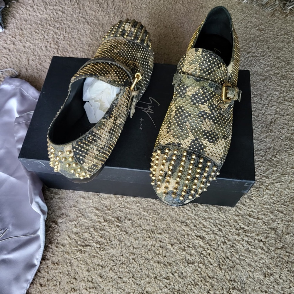 Men’s shoes